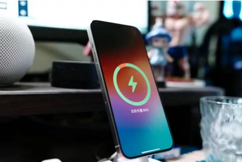 涵江苹果15换屏服务分享用什么充电器给iPhone15充电更好 